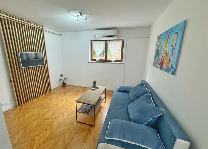 Cute & Cosy Apartment Emi